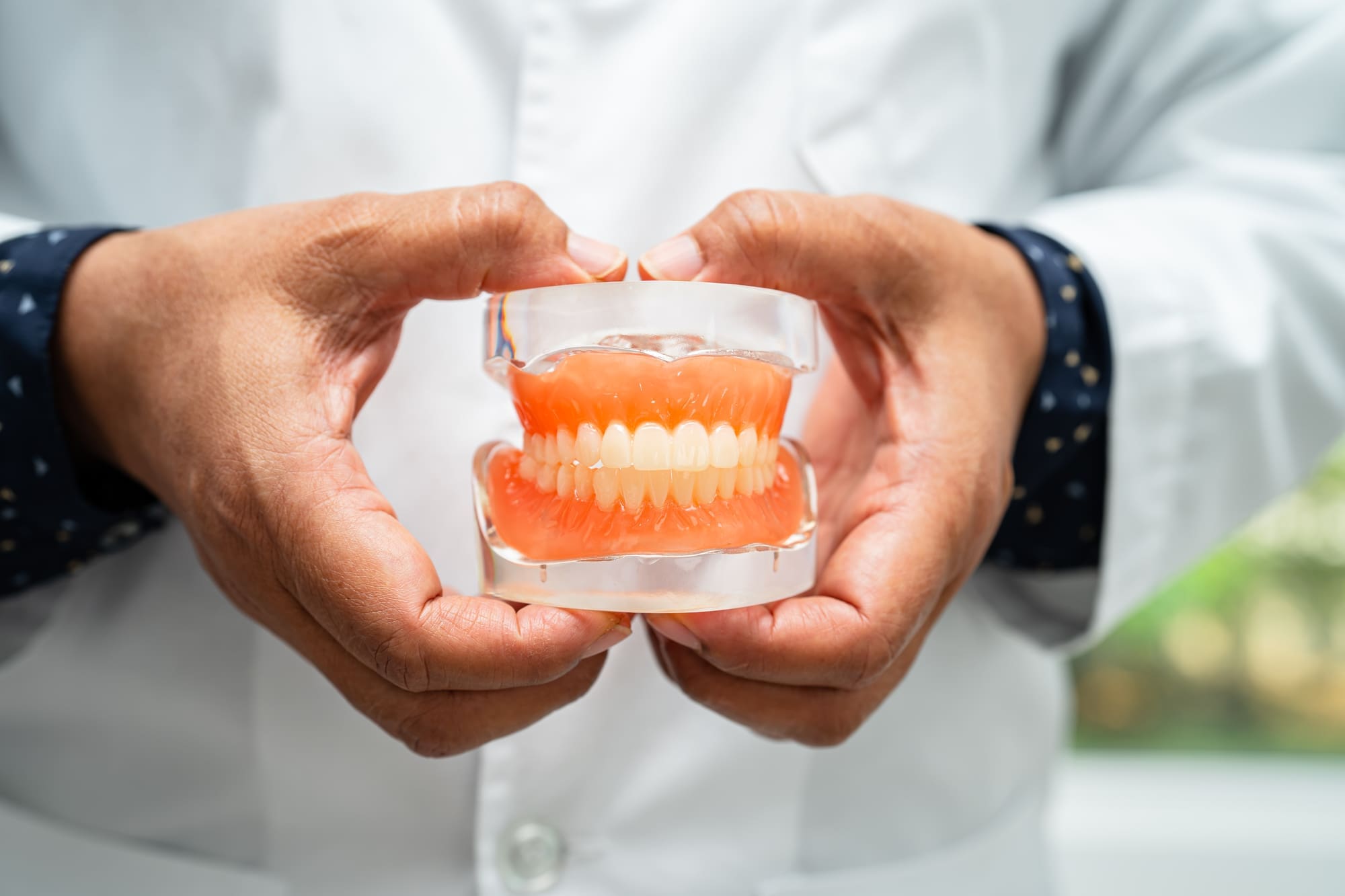 Flexible Dentures vs. Acrylic: Which is Better?